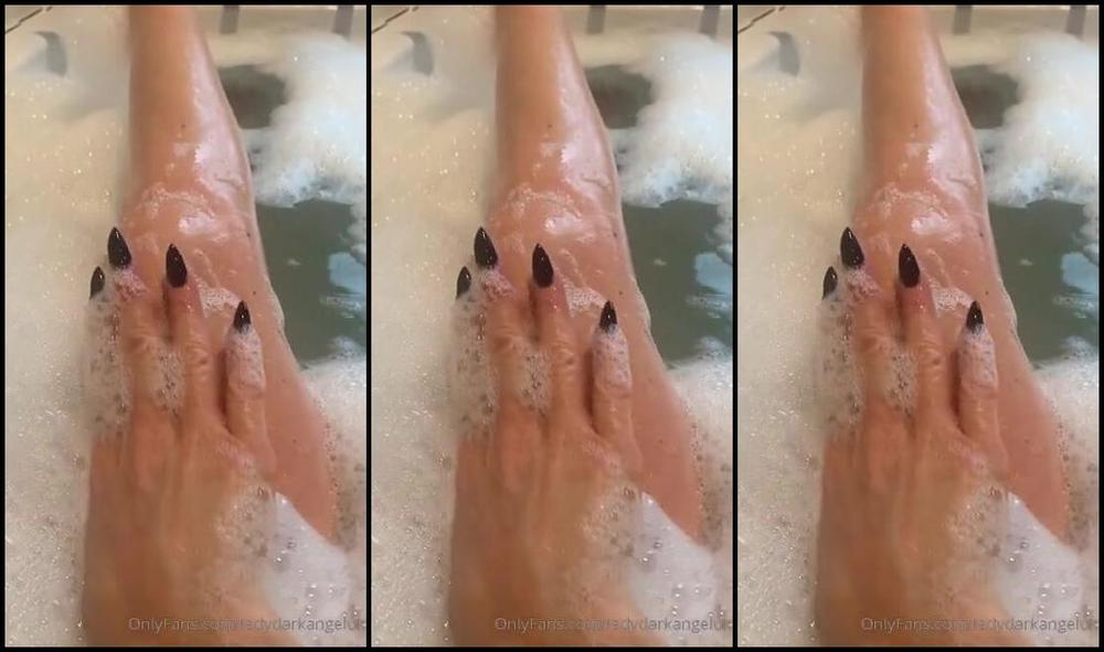 Ladydarkangeluk Onlyfans Haven T Had A Bath For Weeks So Good My Three Fur Babies Haven T Left Me Alone Since I Ve