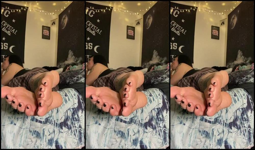 Mystikal Mami Nicknamed Mystikal Mami Onlyfans Watching Tank Girl And Smoking A Joint