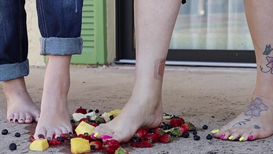 Goddess Rhonda Aka Sweetesthangsfeet Onlyfans As Promised The Fruit Salad Crush Video With Myprettyfeet8 Happy Holidays
