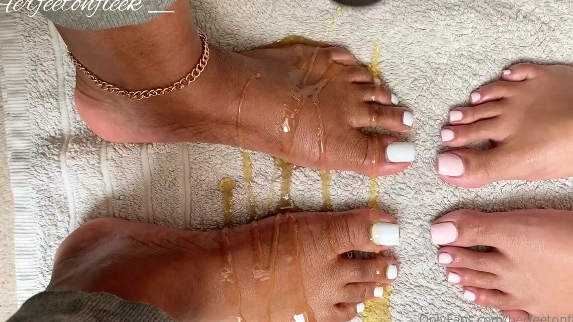 Fleek Feet Aka Herfeetonfleek Onlyfans Honey Glazed Toes Whos Enjoying My New Content So Far