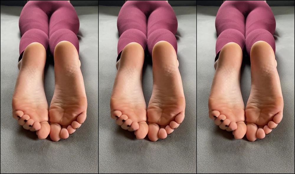 Averyysfeet Here S Me Presenting You My Booty And My Soles Closeup For Minutes Straight Di