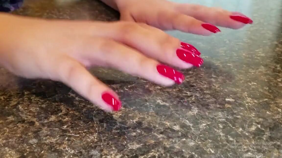 Lalalaura Nicknamed Lauras Kingdom 02 11 2023 Onlyfans Video Knicole Bright Red Nails Vs A Banana