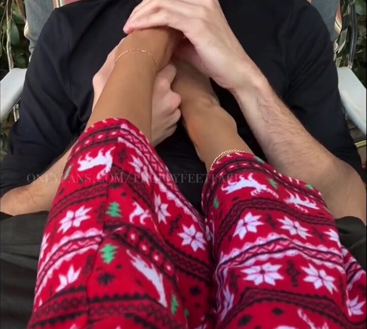 Goddess Paris Nicknamed Prettyfeetparis Onlyfans Well We Tried It Outside And Couldn T Get Over The Sound The Hammock Was Doing Lmao That Bang Bang