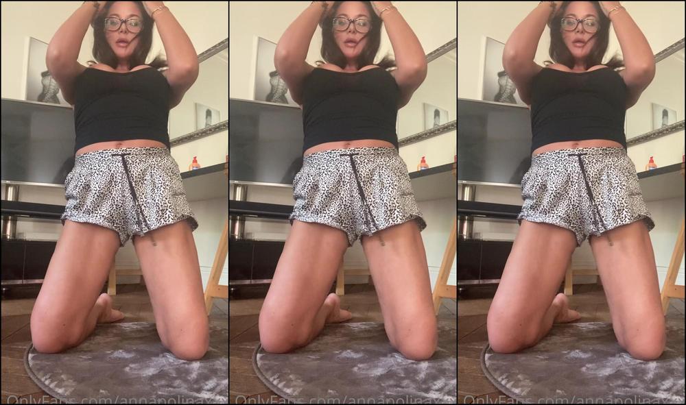 annapolinaxxxx-28-06-2020-476612328-chill-at-home-listen-music-smock.