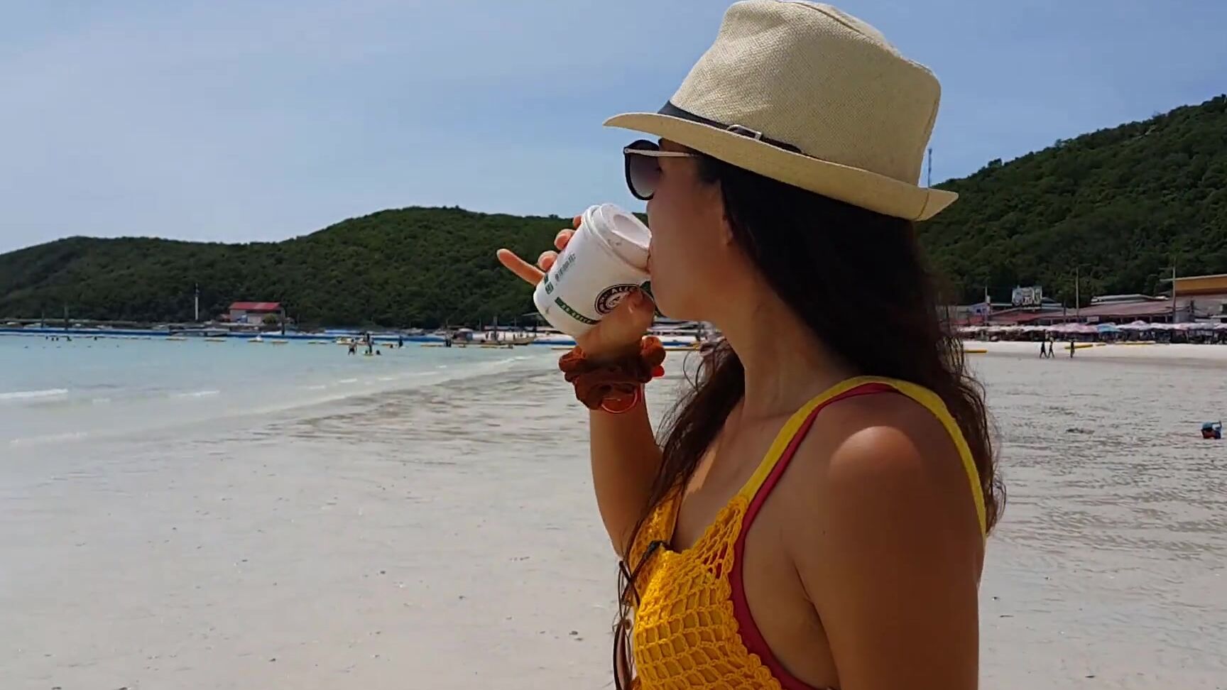 dream4angel up yellow dress r no panties on public tropical beach Pornhub