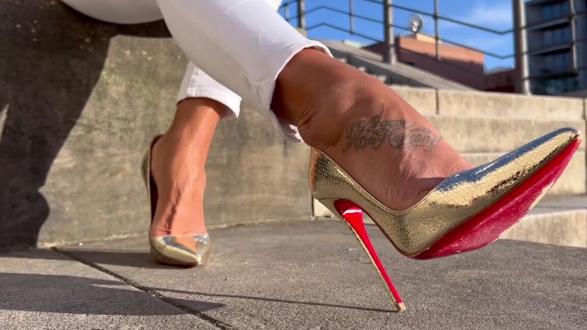 Malivisia Nicknamed Malivisia Onlyfans 10 15 2023 Feel The Heat Of The Golden Sunlight From My Feet