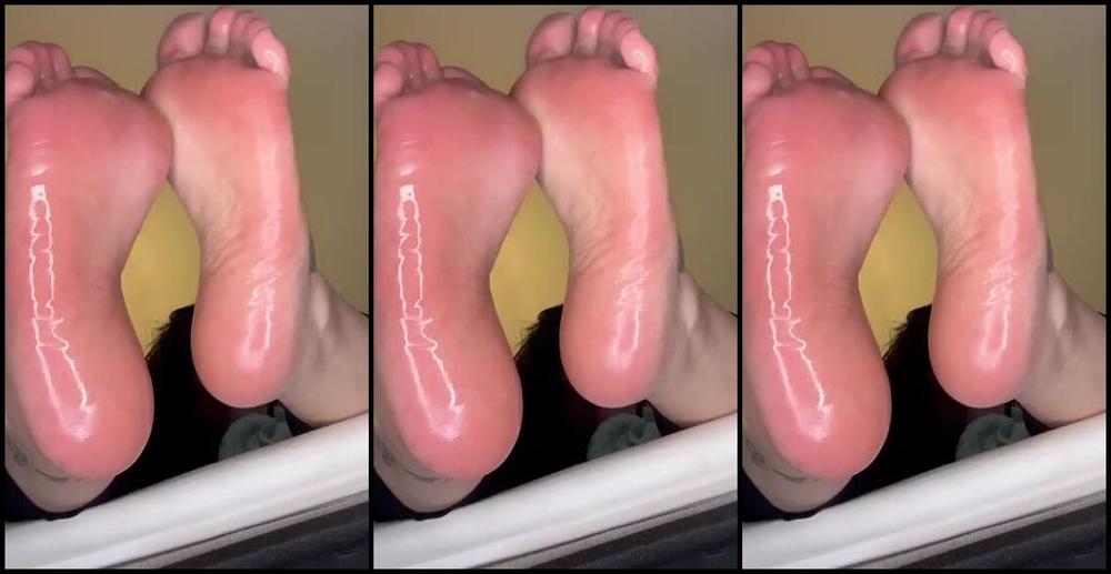 Prettynikkitoez Onlyfans Let Me Rest My Soles On Your Face And Breath