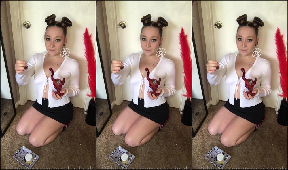 Misskushcakes 2032528061 02 15 2021 Cum On A Pizza Amp Dab Date With Me