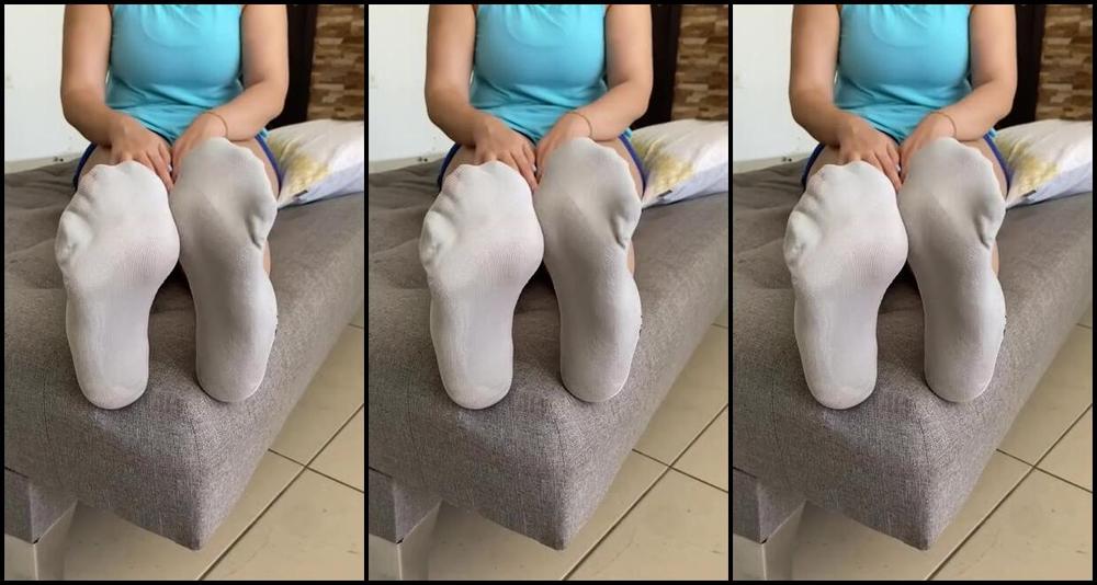 Erin Aka Thegoddesserin Onlyfans My Feet On The Weekend Right After Wearing The Same Socks All The Week Can You Imagine The Sme