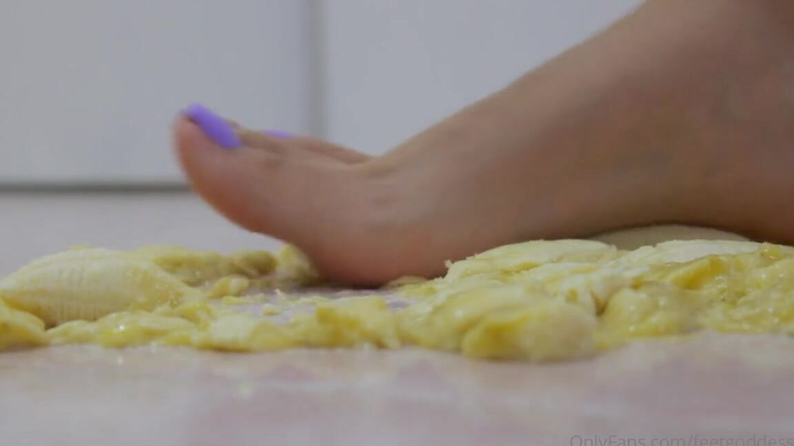 Goddess Mel Nicknamed Feetgoddess Mel Onlyfans It S Finally Here Me Crushing A Banana With My Feet This Is A Short Clip From A Custom I Made