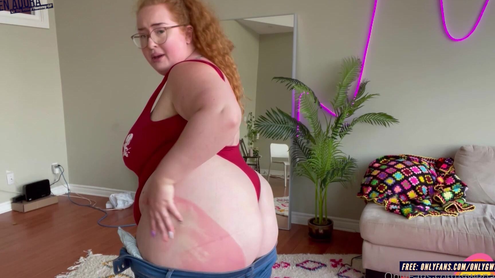 Gwenadora 2157928015 07 09 2021 Aloe Vera Ass Worship Exxxtended Preview Your Housemate Gwen Came Back From The Beach