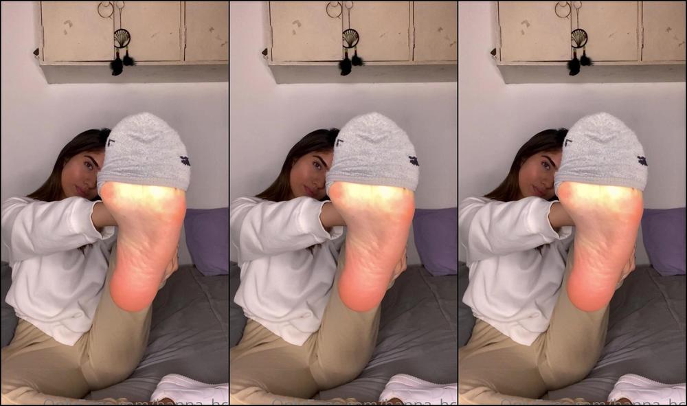 Hanna Hcri After A Long Day Wearing My Sneakers Watch Me Taking Them Off And Tease You With My Socks