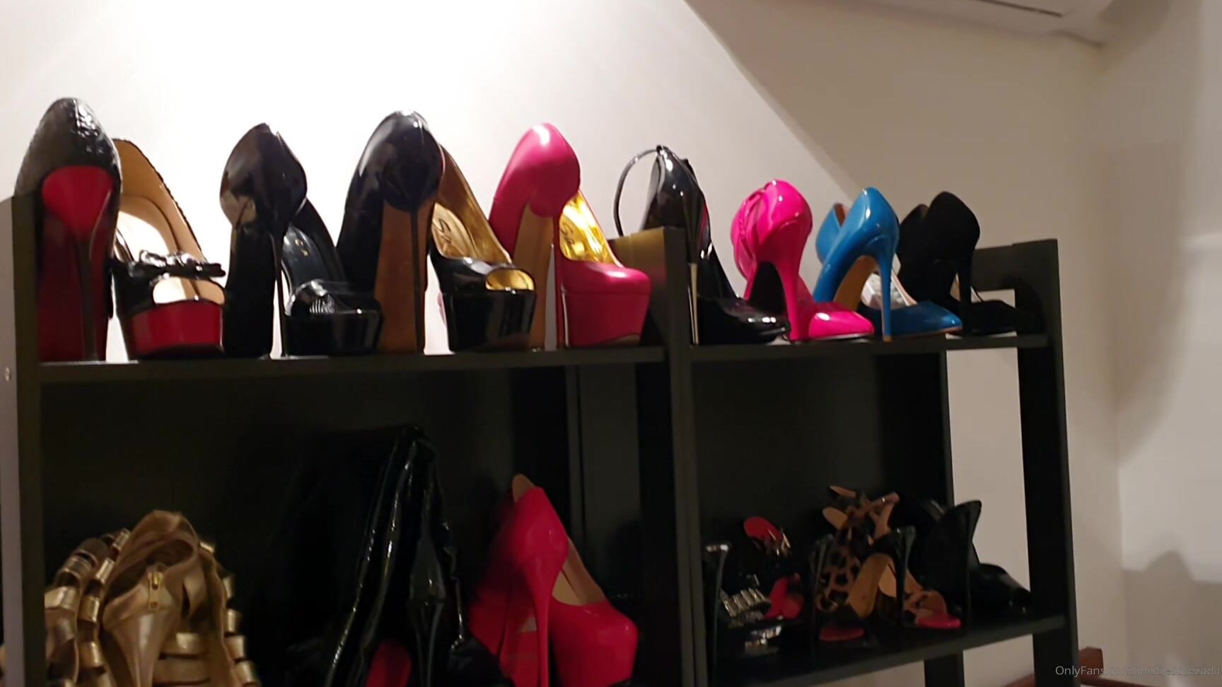 Ezada Moving My Studio Is Not A Sexy Thing I Spent Most Of My Day Organizing My Clothes At The