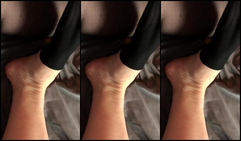 Caroline Aka Feetsiecakes Onlyfans Black Nylon Peel Off Of Course There Has To Be A Video To Go With Those Pictures