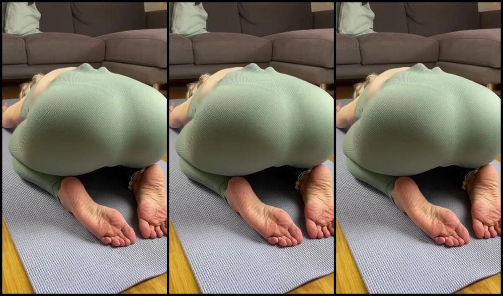 Knuspi Feet Nicknamed Knuspi Feet Onlyfans Feetknuspi Feet 2855887745 Monday Yoga I Can See You Looking At Me And So I Tease You