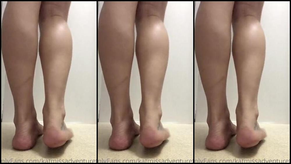 Adventuretoeskat Nicknamed Missadventuretoeskat Onlyfans Common I Ll Sneak You Into The Tanning Booth Again I Need Your Help With The Lotion Dont