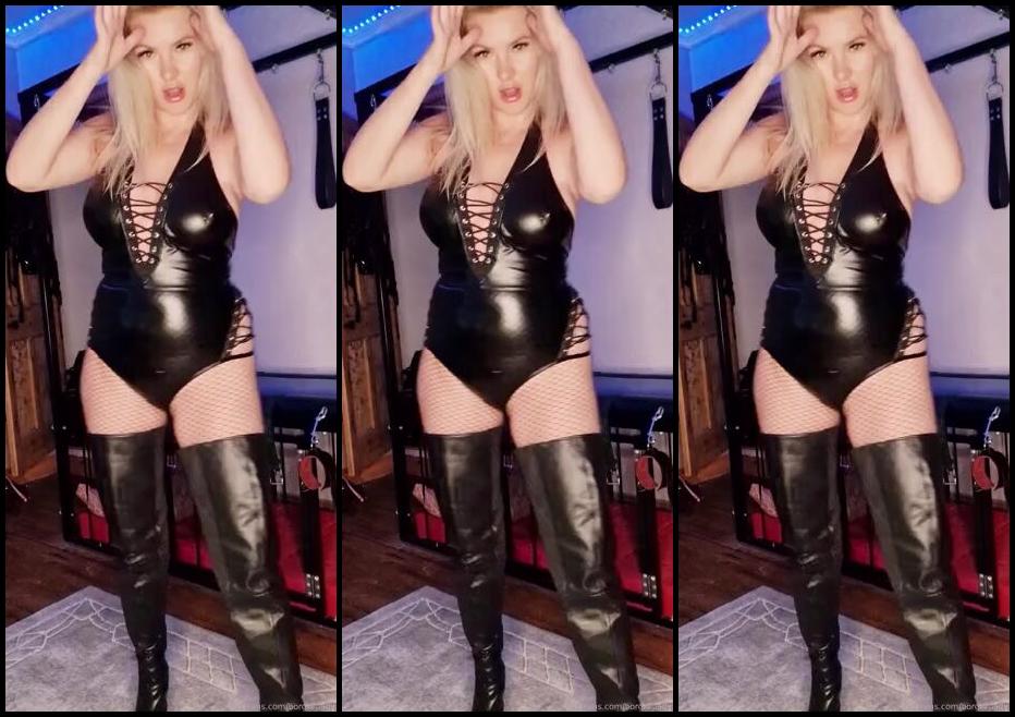 Lady Sara Borgia Onlyfans All Ready For Todays Fun