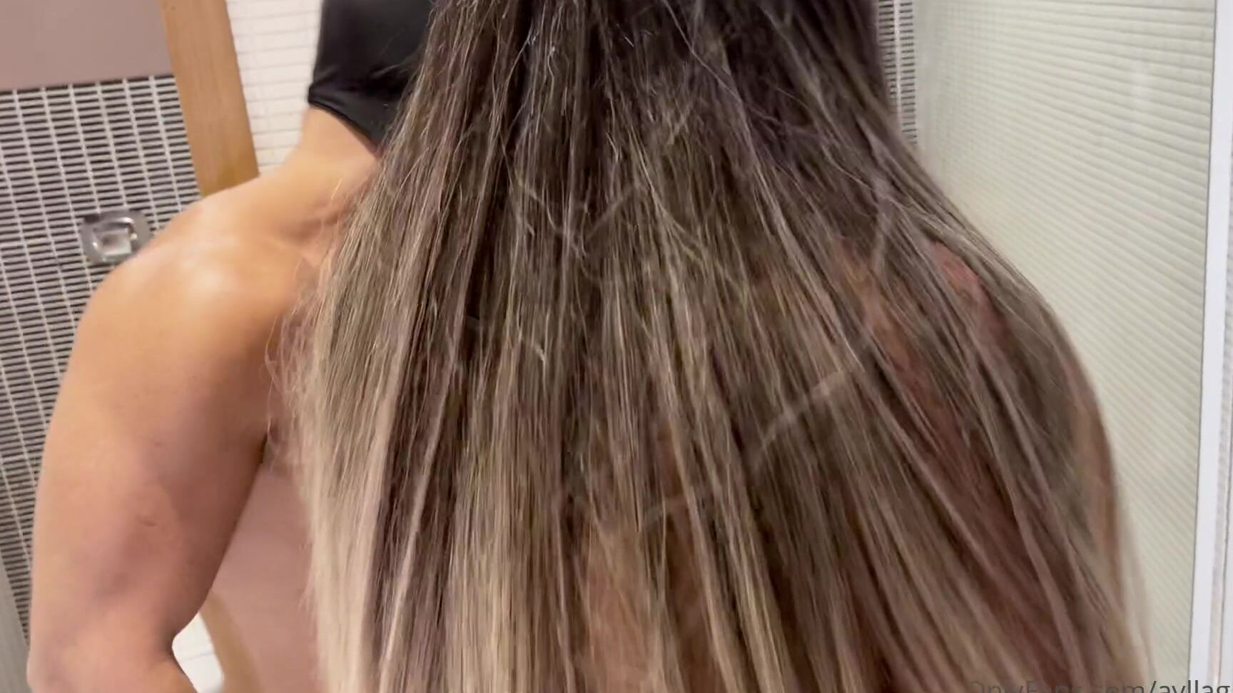 ayllagatina-13-12-2021-2299306408-in-front-of-the-mirror-because-i-want-you-to-see-what-a-bitch-you-are