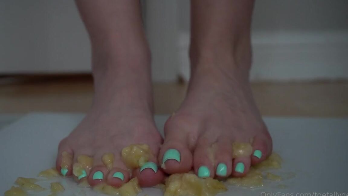 Toetallydevine Onlyfans Demolishing This Poor Bananap