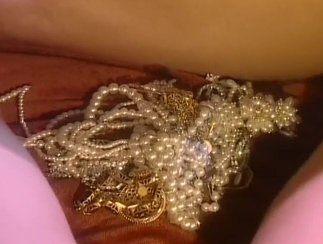 "Laura Angel, Dora Venter, Maria Belucci (as Maria della Rovere), Krzistina Cersky (as Krisztina), Linda Kiss (as Linda Bauer), Alex Mantegna, David Perry, Zenza Raggi (as Karim), Franco Roccaforte (as Teo Cabrera)" Feature, Costumes, European Arseni