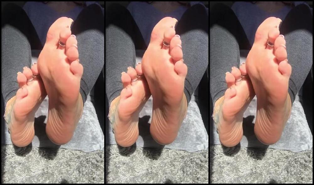 Footsiegalore Onlyfans Only Fans Exclusive 4K Tootsie Tease In The Sunshine