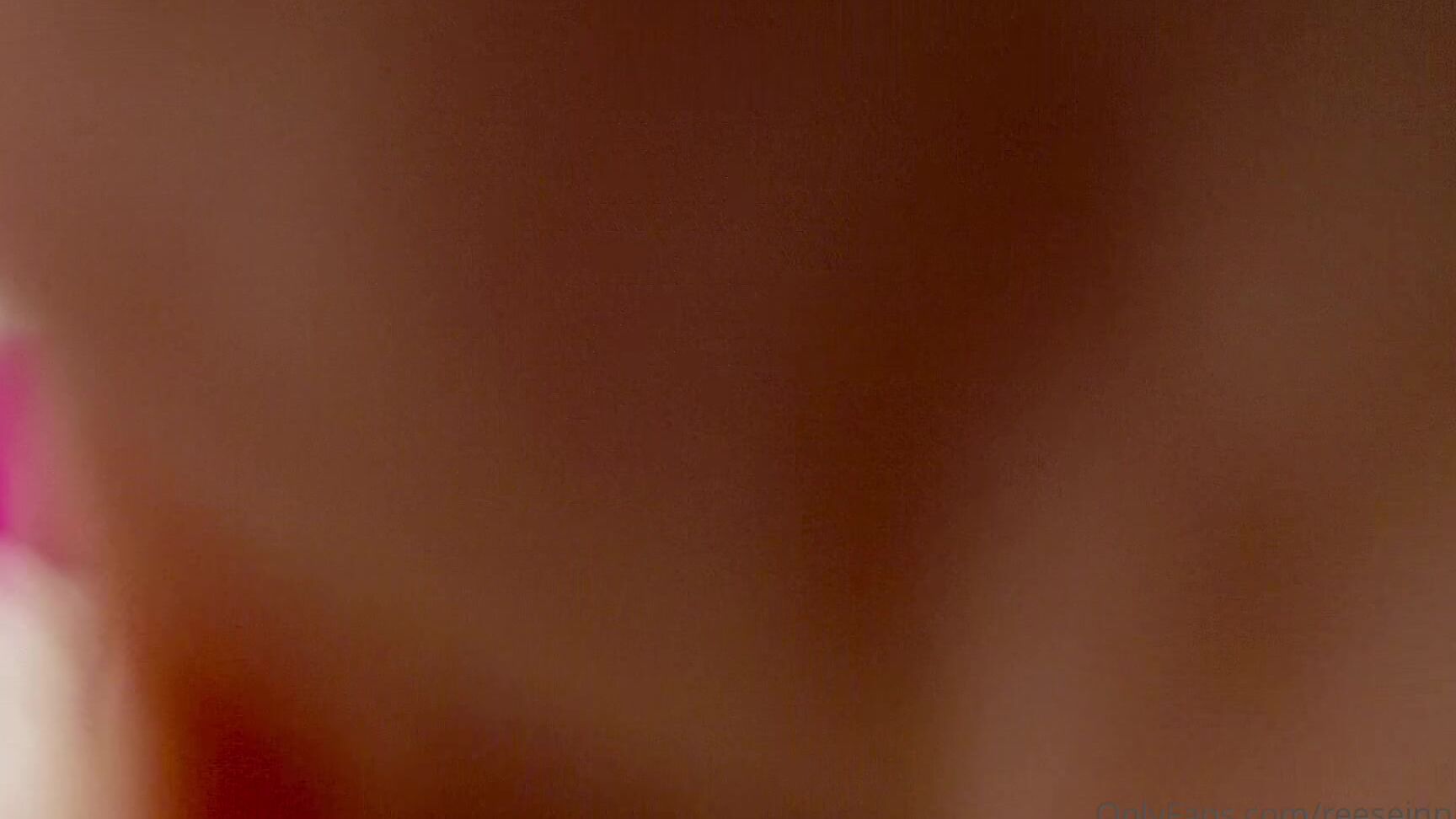 Reeseinpieces Finger Me