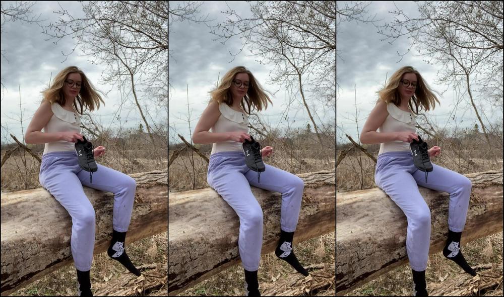 Cutegiraffe Don T Mind Me Just Stripping On A Log In The Woods