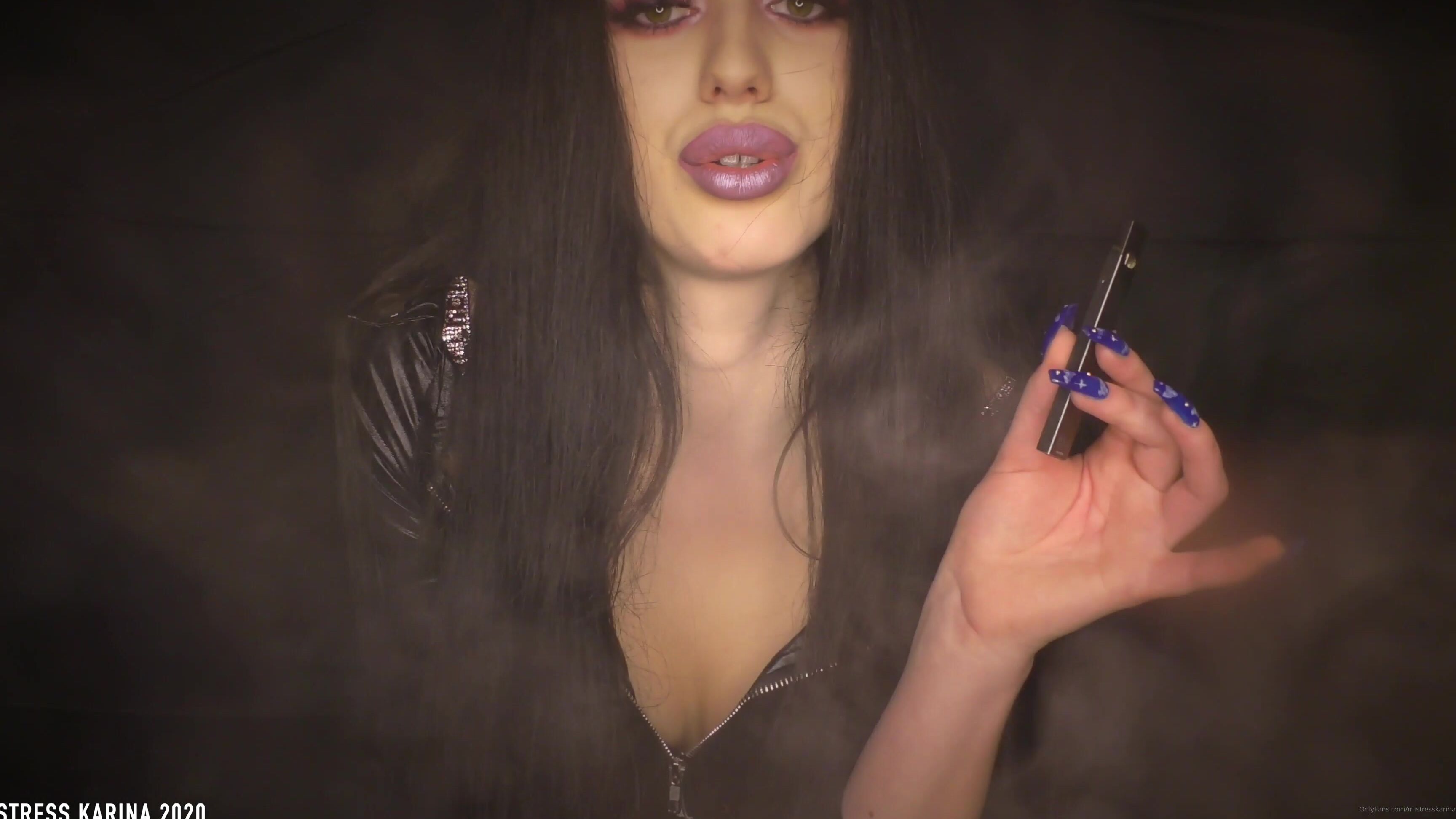 mistresskarina-16-01-2020-127539019-vaping-in-your-face-full-clip