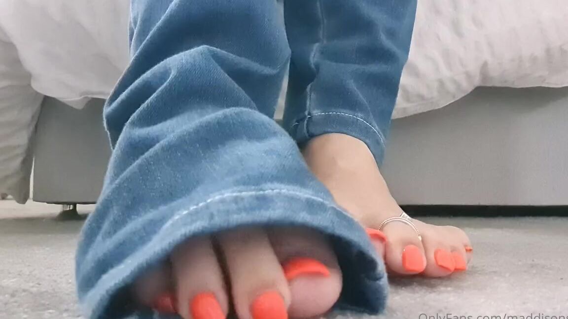 Maddison Spoilt Nicknamed Maddisonspoilt Onlyfans Teasing Toesies Do You Want To Be The Jeans The Carpet Or The Slippers