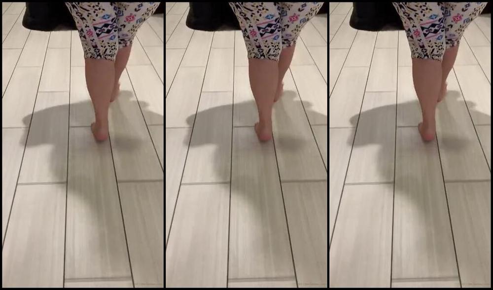 Sarah Bbw Fantasy Toes Aka Comefollowsarah Onlyfans Got Out The Pool And Walked To The Room Check Out The Wrinkles