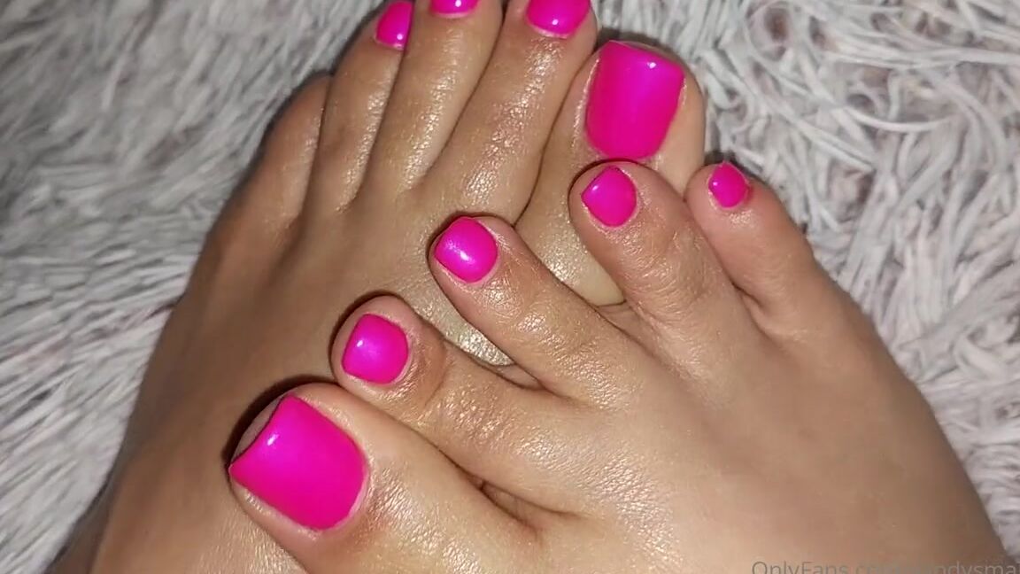 Mica Sandy Nicknamed Sandysmallfeet Onlyfans Hot Pink For My Beautiful Toes