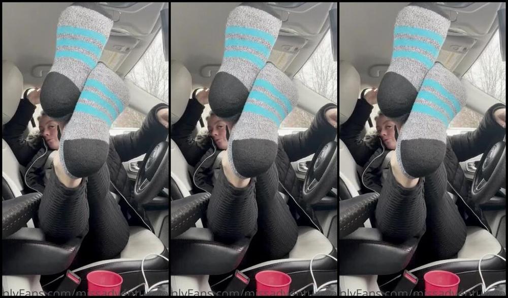 Adventuretoeskat Nicknamed Missadventuretoeskat Onlyfans You Can T Resist My Soles Gqv