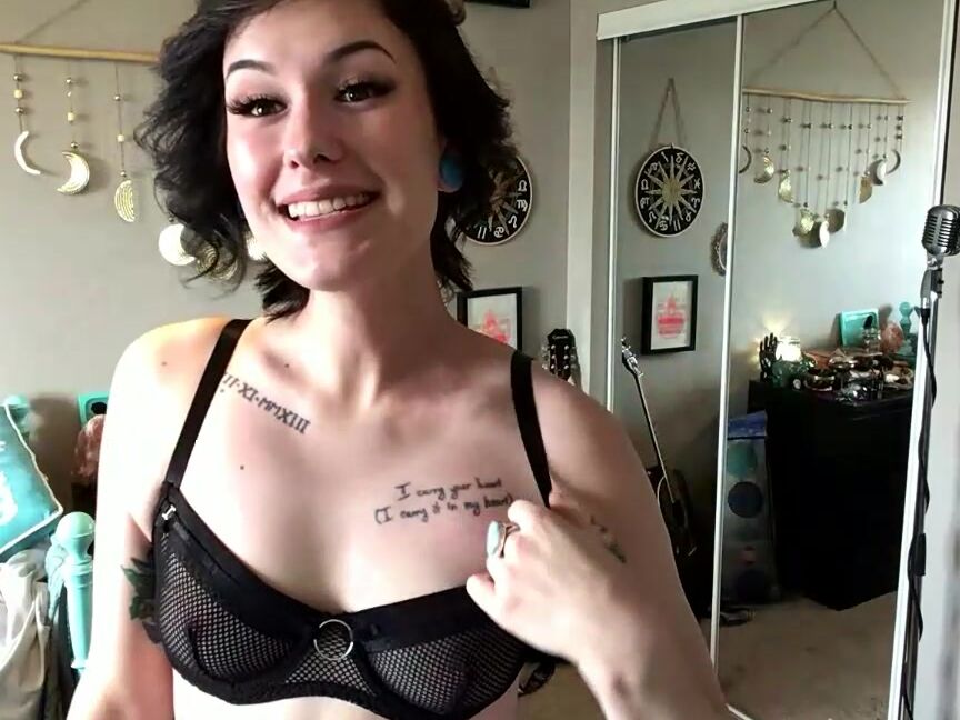 Suicidegirls Stream Started At Pm Happy Friday I Hope Your Weekend Is Off To A Great