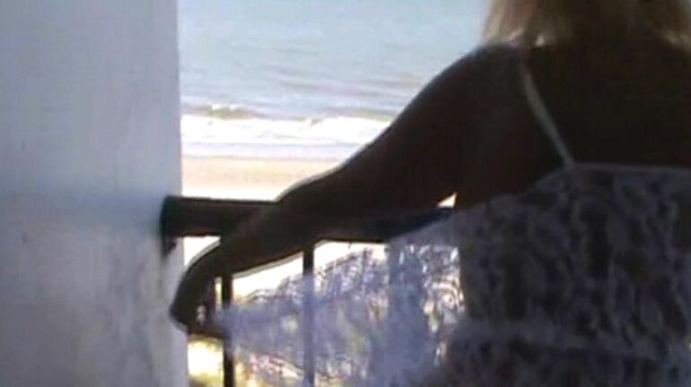 Hotlynn Fun At The Beach With Lynn