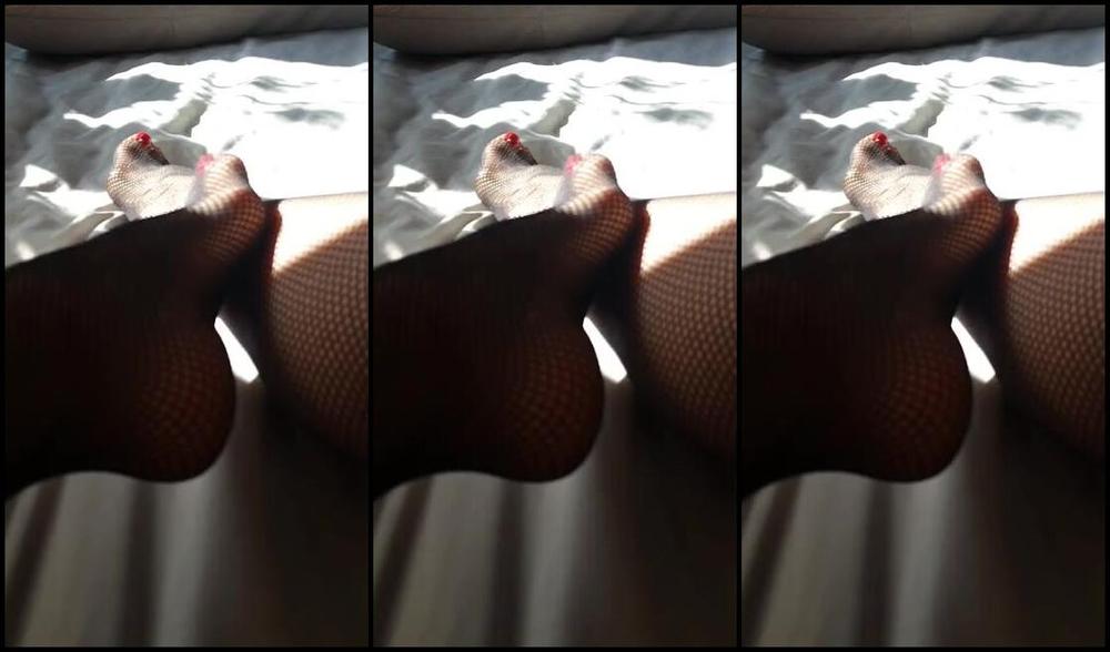 Sofiastoe Aka Sofiastoes Onlyfans Toe Tease In Fishnets My Feet Can T Help But Flirt When You Are Watching Happy Weekend Babe