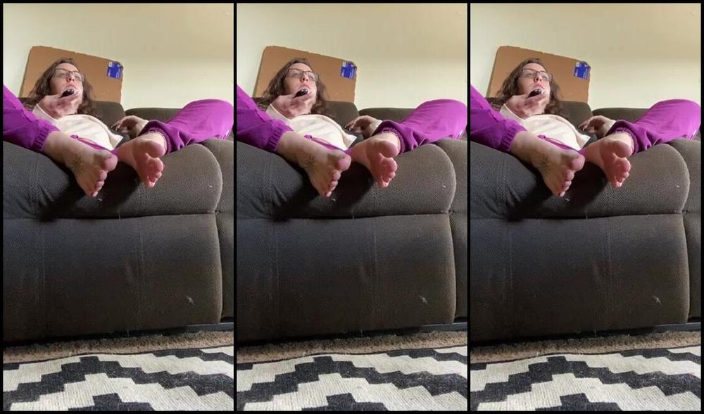 Capri Nicknamed Capritoes Onlyfans Hanging Out On My Couch Showing Off My Feet And Ass Happy Holidays