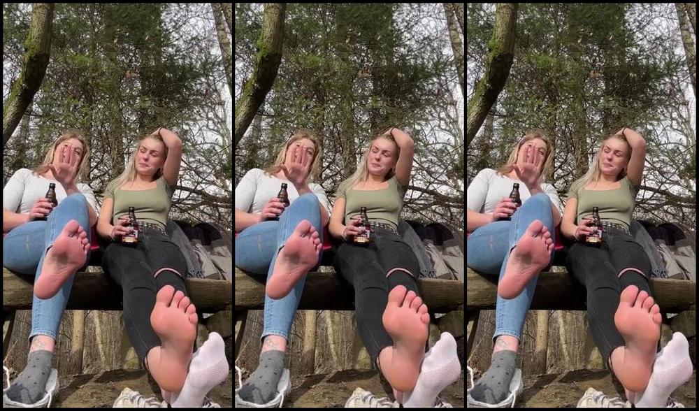 Emmysfeetandsocks Aka Emmyfeetandsocks Onlyfans Cant Believe What You See Huh Join Us While Wer Re Talking And Admire The View You Get Letp