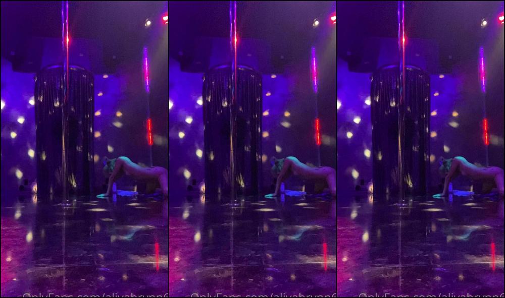 Aliyabrynn Here S What I Look Like On Stage At The Strip Club From The Second Pole S Point Of Vie