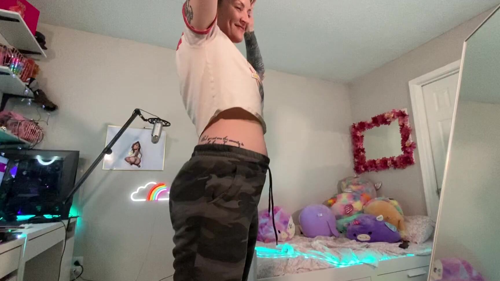 Oftenelle 230656480 04 13 2020 And I M Sitting Here With The Car In Park While She Ride Dick To My Song