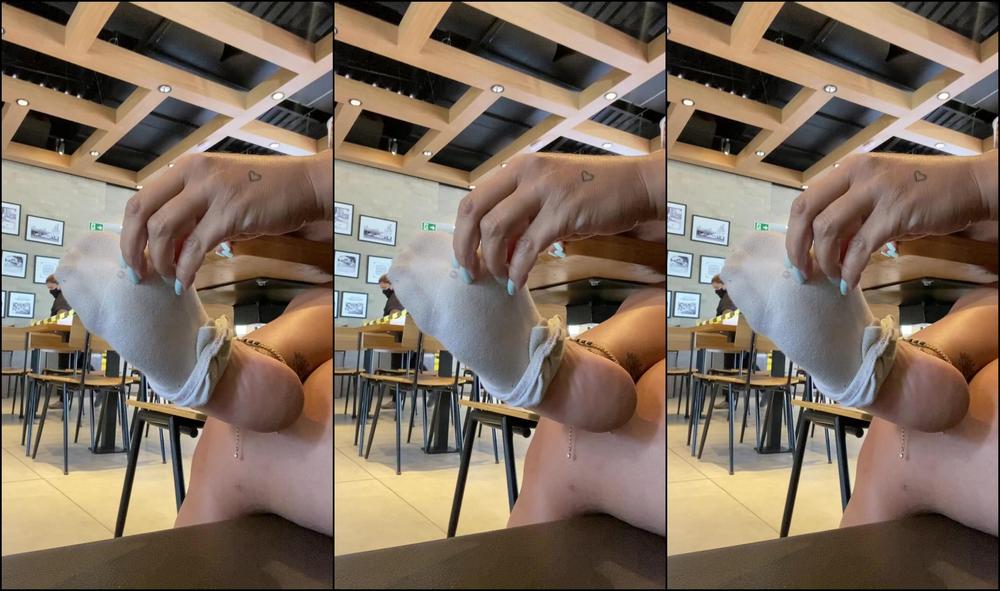 Vickbar 2088402511 04 20 2021 Taking Off The Tennis Sweaty And Hot Feet Can You Imagine The Smell Juicy To Lick