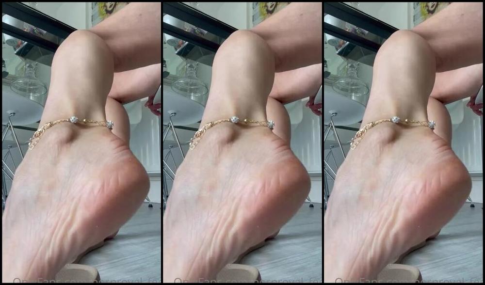 Bornroyal Feet Onlyfans You Need To Lick My Dirty Feet Only Then I Might Let You Lick My Bum
