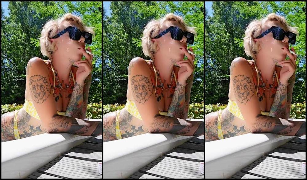 Queen Kinkerbell Nicknamed Kinkerbell23 Onlyfans Chill Amp Smoke With Me You Know Its The Best Way To Start Your Day Relaxing