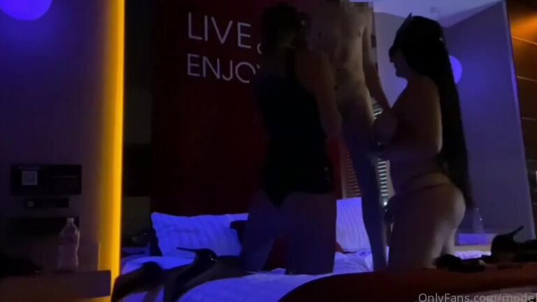 Modell Ca Primera Parte De Este Exquisito Video T Y Nosotras Estamos Destinados Para Un Delicios