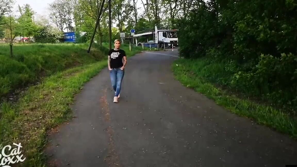 Cat Coxx 19.04.30  MEIN ERSTER PUBLIC PISS DIESES JAHR MyDirtyHobby