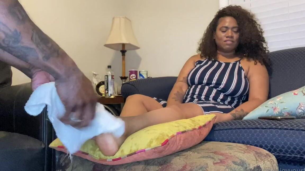 Enjoyyourfetish Onlyfans Cracking Toes With Lickablearchesp