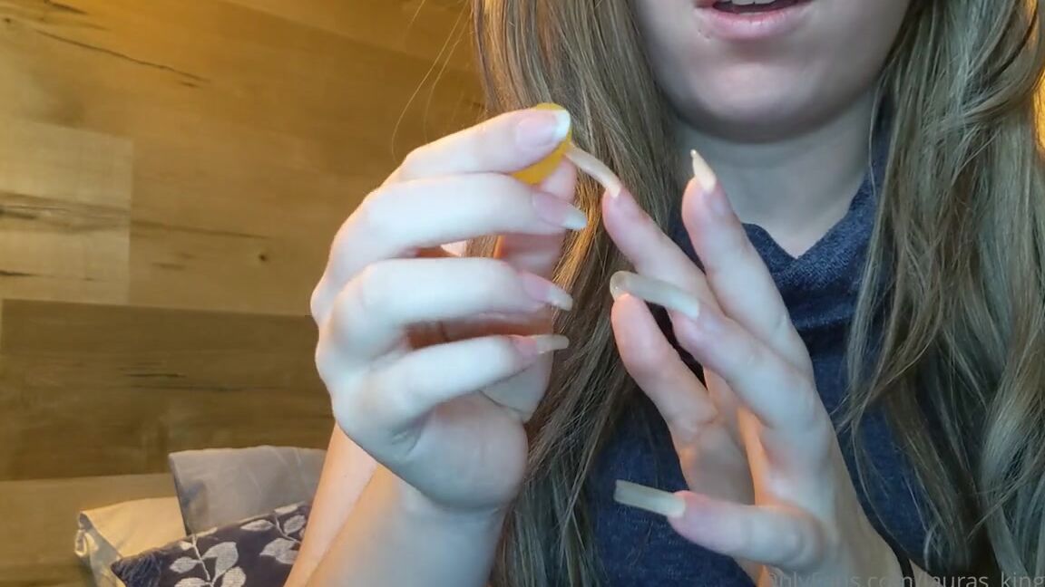 Lalalaura Nicknamed Lauras Kingdom 12 28 2023 Onlyfans Video Lanas Long Nails Grape Claw