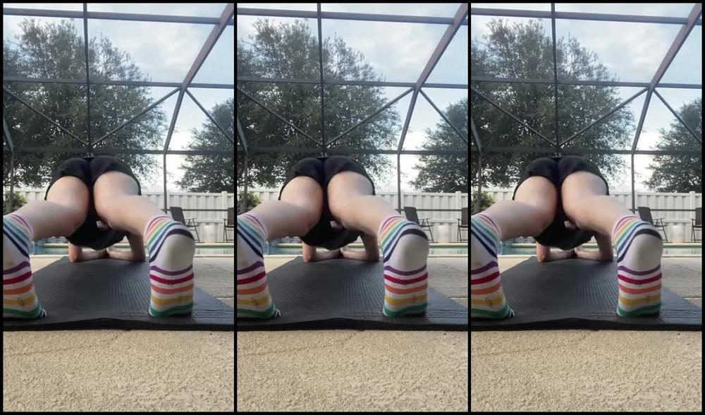 Summer Solesis Nicknamed Summer Solesis Onlyfans Yoga And Soles For Your Soul