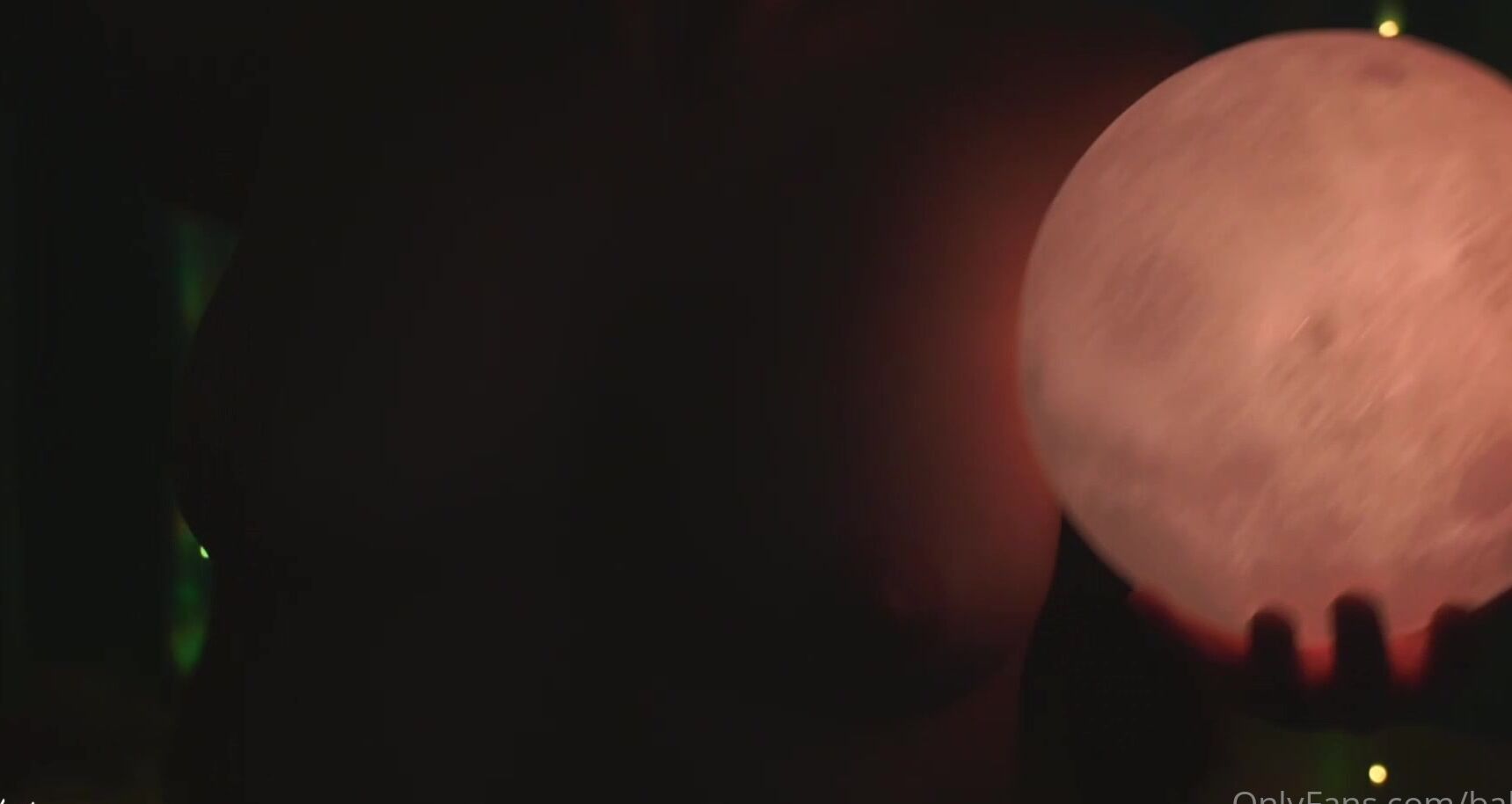 babsie-18-02-2021-2035287040-i-was-playing-around-with-lights-and-shadows-last-night-and-recorded-this-spontaneous-dan