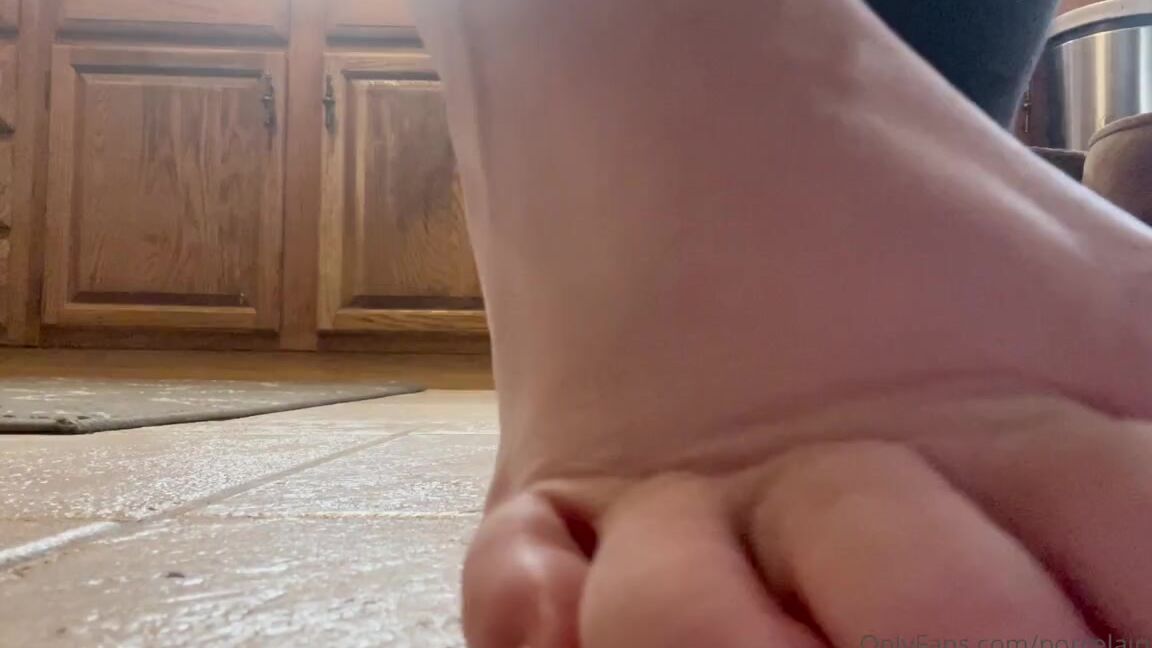 Porcelain Goddess Aka Porcelainfeets Onlyfans Barefoot In The Kitchen