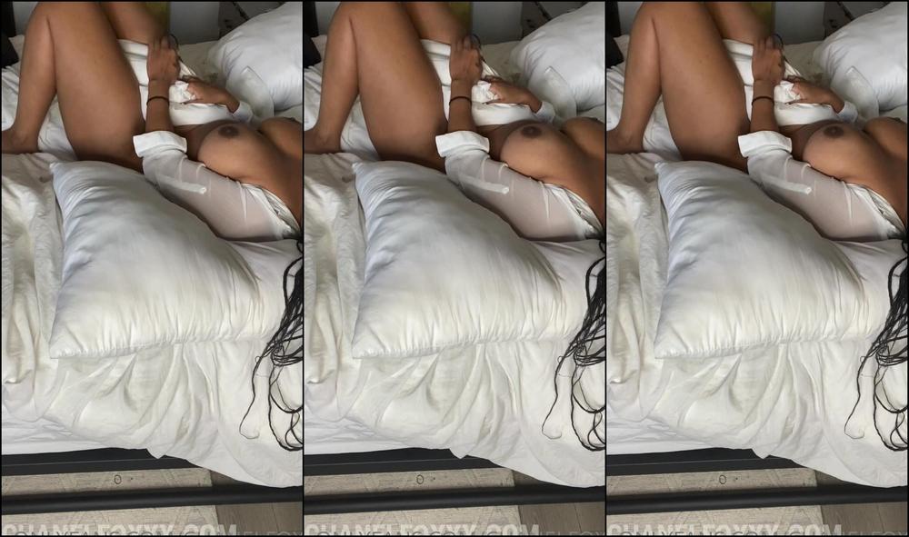 Chanelfoxx I Got Horny And Humped This Pillow Like Its Your Face Yes I Dmed Thi